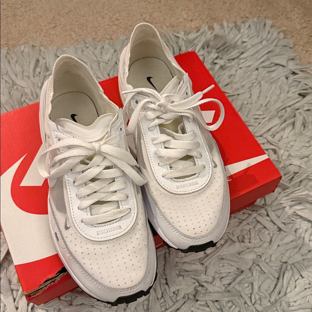 Nike Women’s White Waffle Ones - Picture 2 of 7